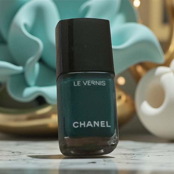 CHANEL Le Vernis Deep Teal Nail Colour - 755 Harmony - Picture 1 of 3